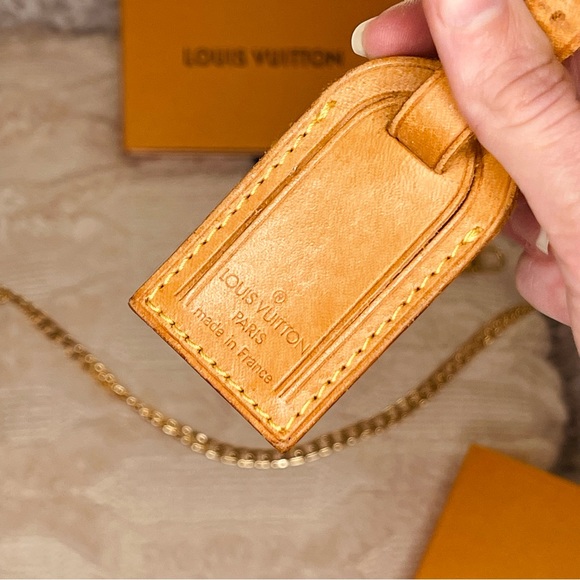 LOUIS VUITTON Poignet and Luggage Tag Set in Vachetta Leather - Picture 7 of 8